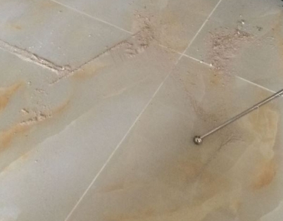 北安瓷砖空鼓维修公司分享粘合剂选择不当在瓷砖铺贴过程中可能导致以下问题